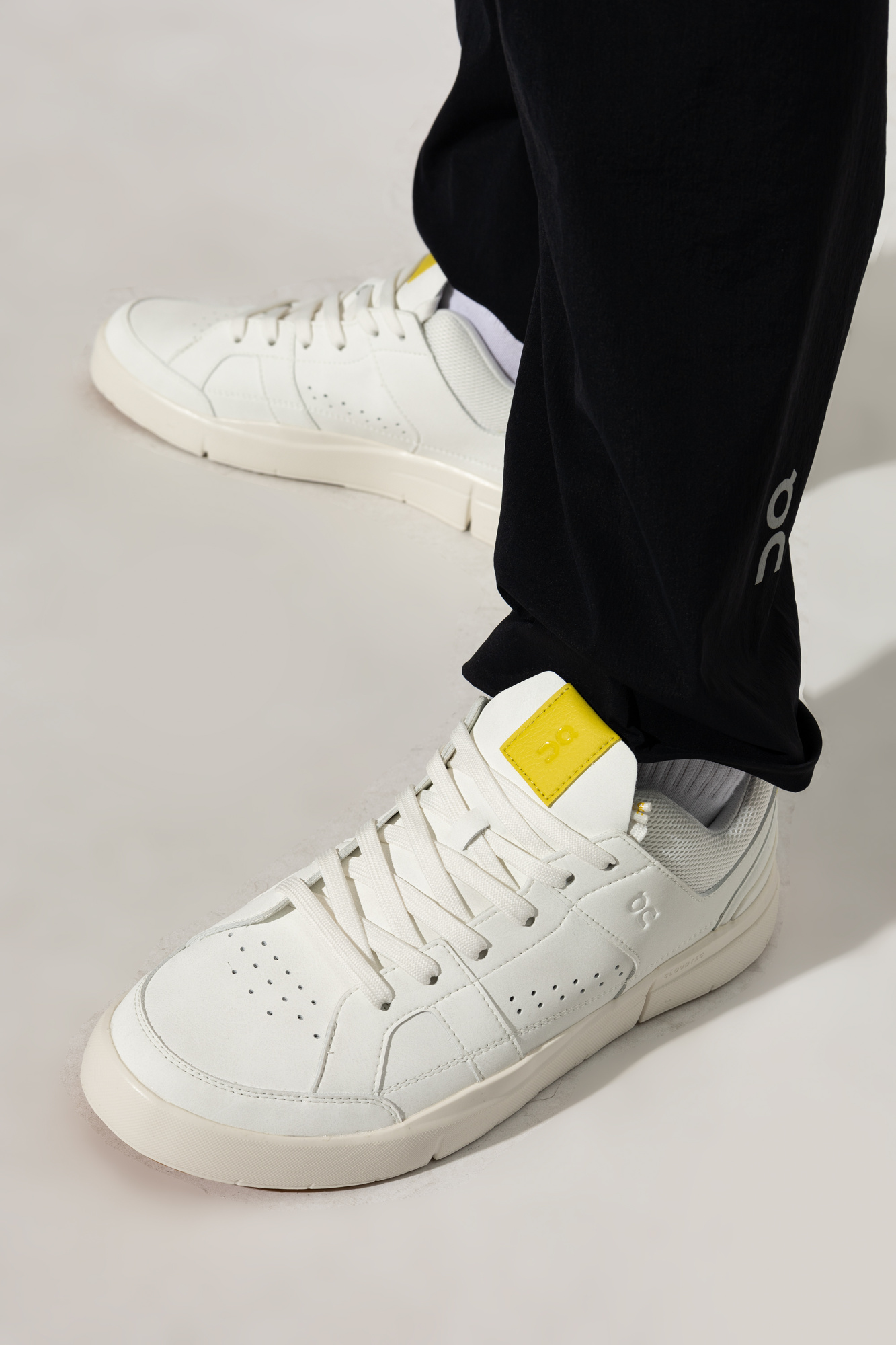 On Running Kids The Roger Clubhouse Trainers in White main image 1